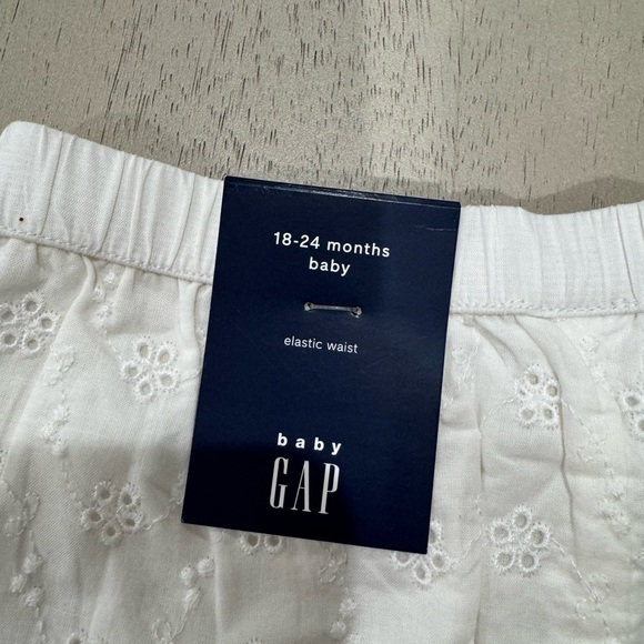 Baby Gap Shorts / Bloomers - Picture 2 of 2